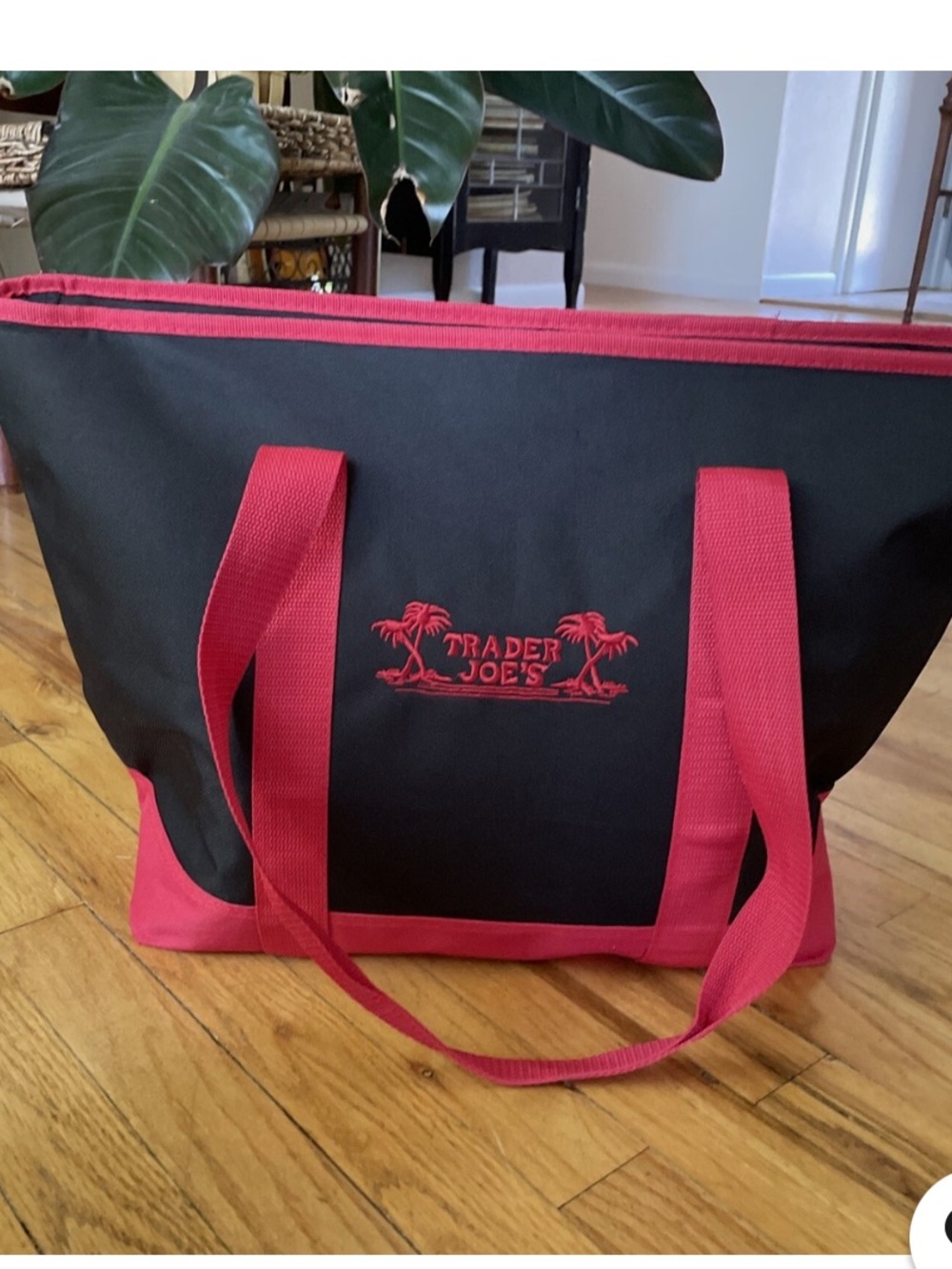 ♥️ Trader Joe's Black Red Insulated
Large Cooler Tote Reusable
Shopping Bag
